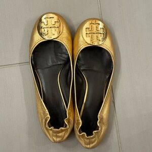 Tory Burch classic ballet flats in gold. GUC. Size 7.